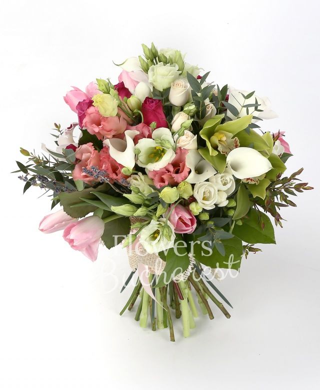 5 trandafiri cyclam, 2 lisianthus roz, 2 lisianthus mint, 5 cale albe, 6 lalele roz, 7 frezii albe, 2 miniroze crem, cymbidium verde, cymbidium alb, levănțica, eucalypt